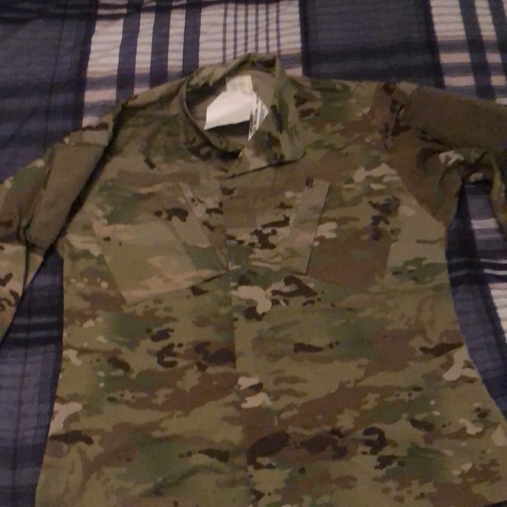 Medium regular military combat top, never worn.